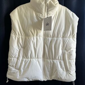 ⭐️NWT Alo Yoga Incline Puffer Vest